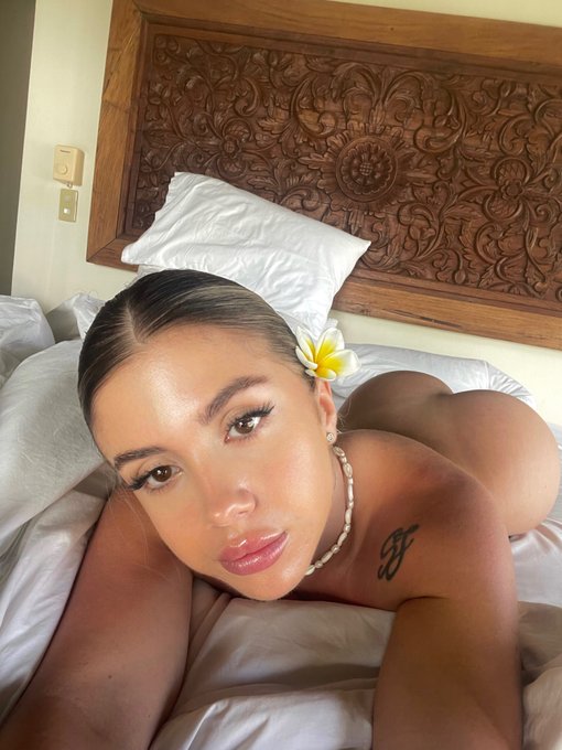 quien se tumba encima de m&iacute; y me folla por detr&aacute;s?? apuff 😍 https://t.co/oLeIxicZgb