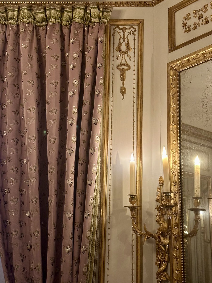 One more time; Château de #Versailles and #MarieAntoinette ’s private chambers tour.