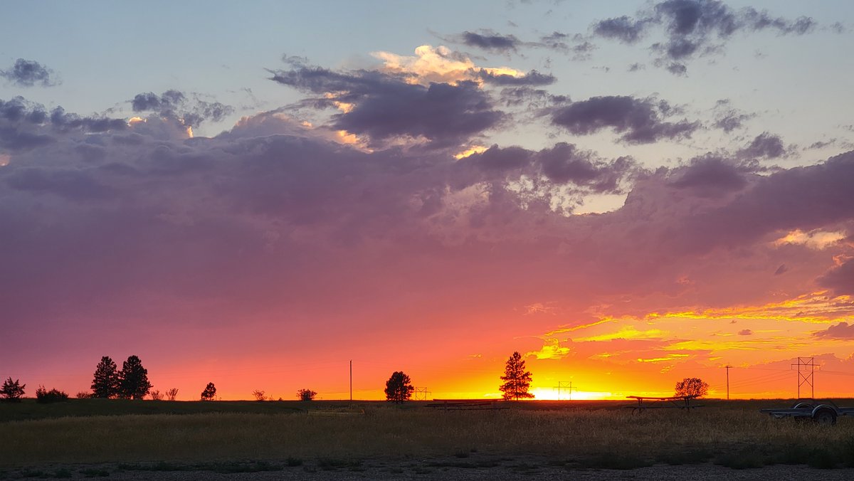 Time #travel back to August 2022 for a dramatic sunset over the eastern #Montana plains while ​#camping at Fort Peck Lake & Dam: youtu.be/Gs90LC4ivcQ #RV #GrandAdventure #boondocking #rvlife #rvliving #rvlifestyle #recreationalvehicle
