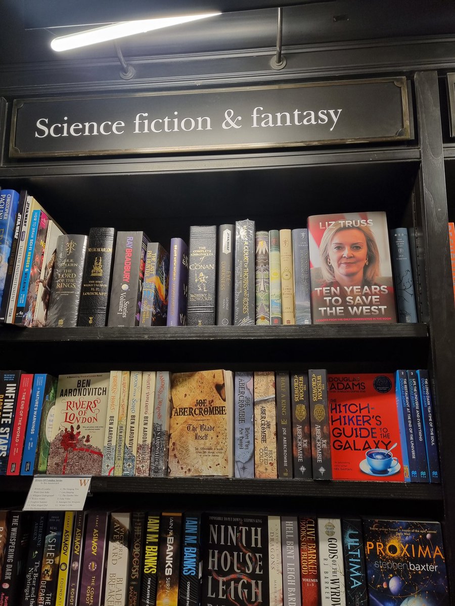 Oh well played @Waterstones, well played indeed! As seen in @WaterstonesLeam today...