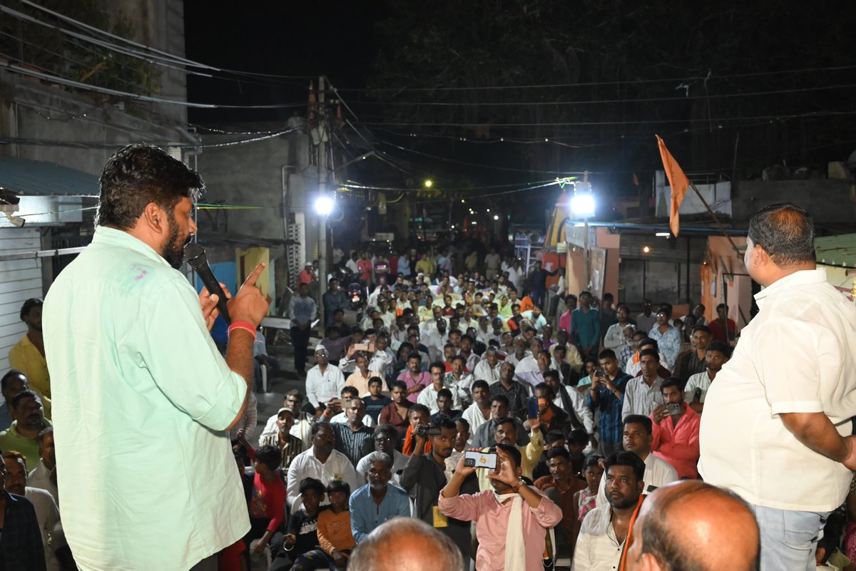 RealBacchuKadu's tweet photo. प्रहार जनशक्ती पक्षाचे उमेदवार दिनेशभाऊ बुब यांच्या प्रचारार्थ बेलपुरा, अमरावती येथील सभा... https://t.co/4ygPxG61Bj