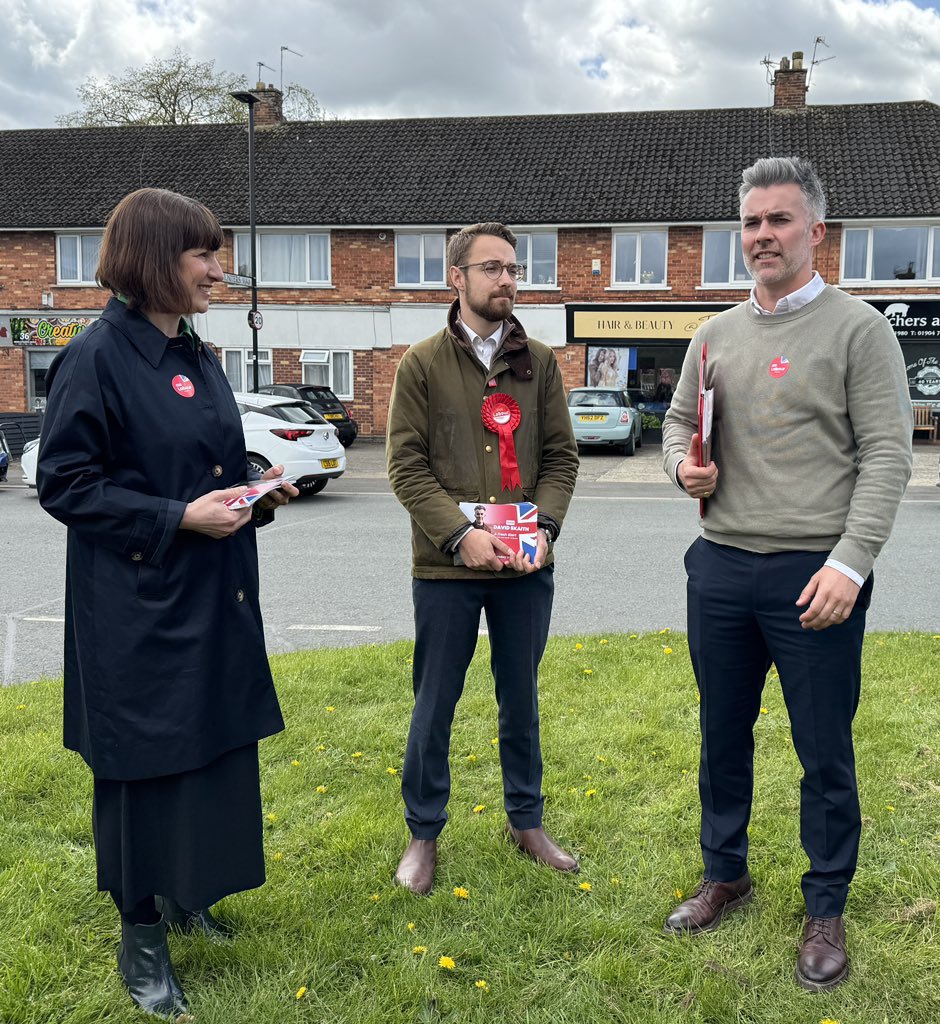 Great to have @RachelReevesMP @RachaelMaskell @lukejcr and so many members from @labouryork out campaigning this afternoon in Dringhouses. Across York and North Yorkshire we are speaking with thousands of people who are wanting to see real change and a fresh start. Bring on the