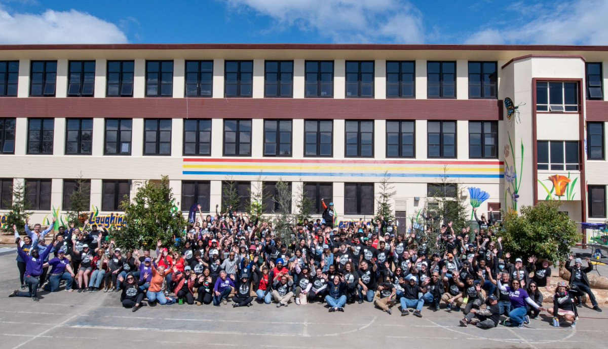 What does it take to transform a shadeless playground into a tree-filled schoolyard? It takes a village of volunteers and supporters, and a lot of mulch! For our 2nd build of the year we teamed up with @kaboom, @ousdnews, @workday, and @kpthrive to upgrade Bella Vista Elementary.