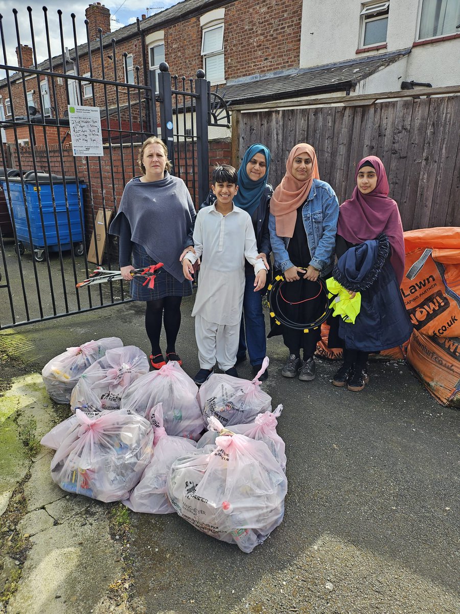 Good @LevSquare litter pick today - good to see the local community coming together to make a difference