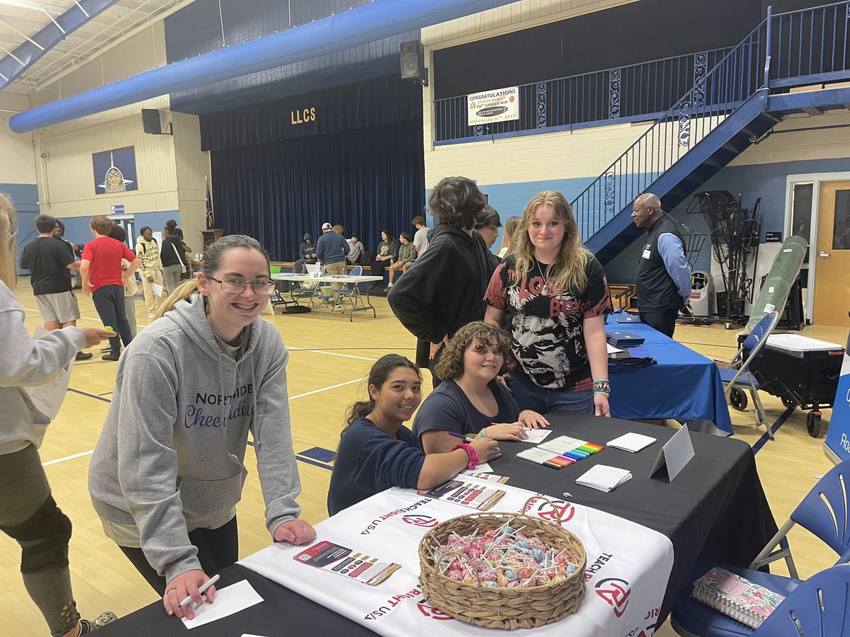 TeachRightUSA's tweet photo. Our team has enjoyed attending career fairs across the state, most recently at Lowcountry Leadership Charter Academy! It’s always a great time getting to share about the work we do to potential future educators! #TRUSA https://t.co/RnqHnCKDmJ