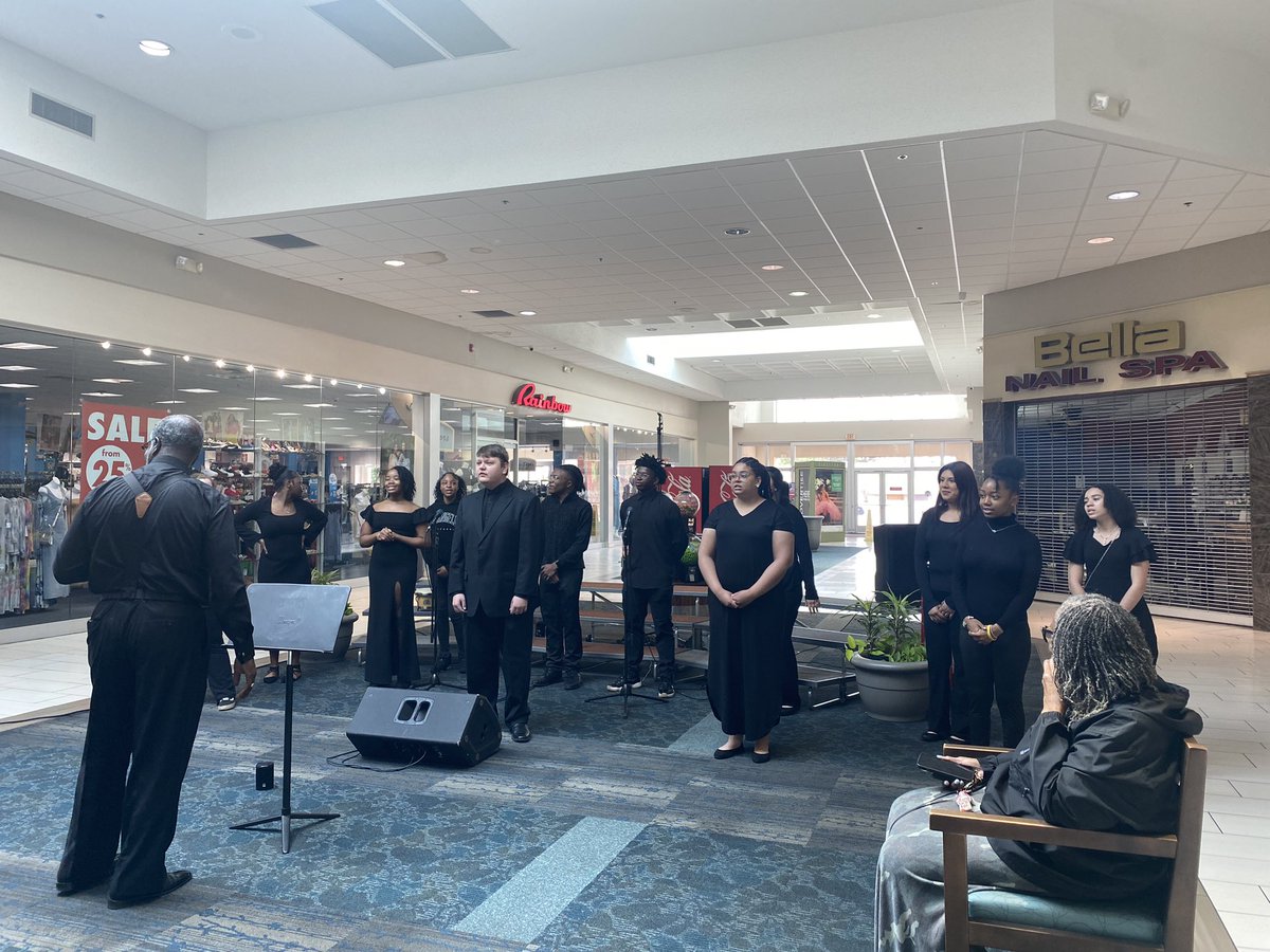 JMCSSfinearts's tweet photo. Warm ups in progress in preparation for the Spring Showcase. Come on out and hear our fabulous groups. #jmcssfinearts #jmcss #sshshawks https://t.co/baj9T29gan