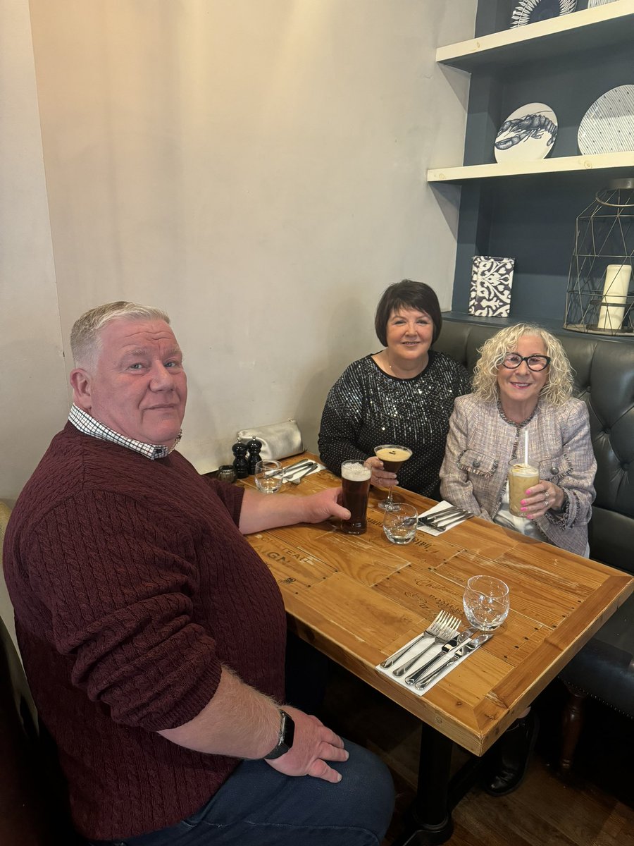 angelathompson5's tweet photo. Great lunch time catch up with my fab friends Hayley and Paul. #TheEmbankment #Bedford https://t.co/ZvpgcKApnb