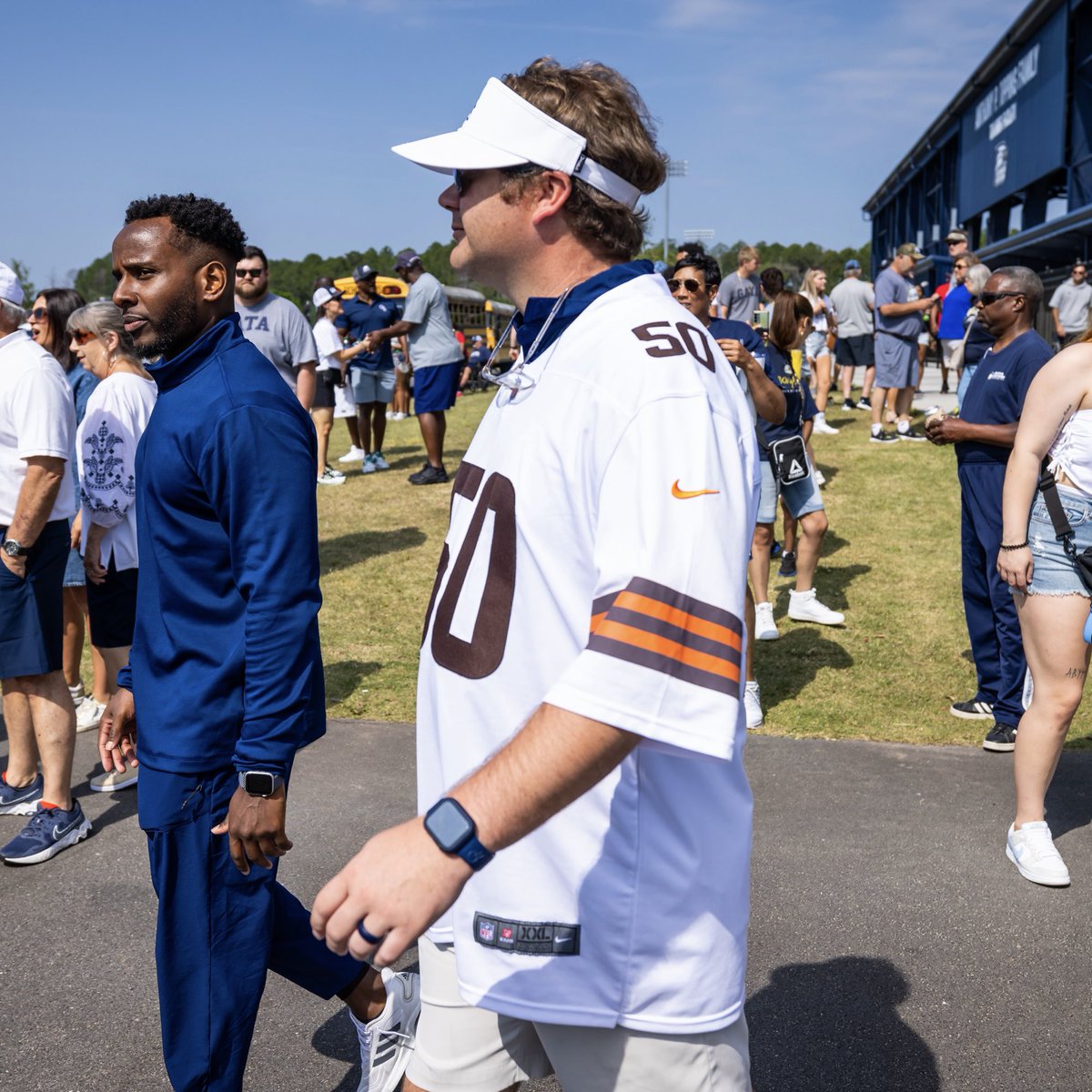 Always reppin’ 🤝 #HailSouthern