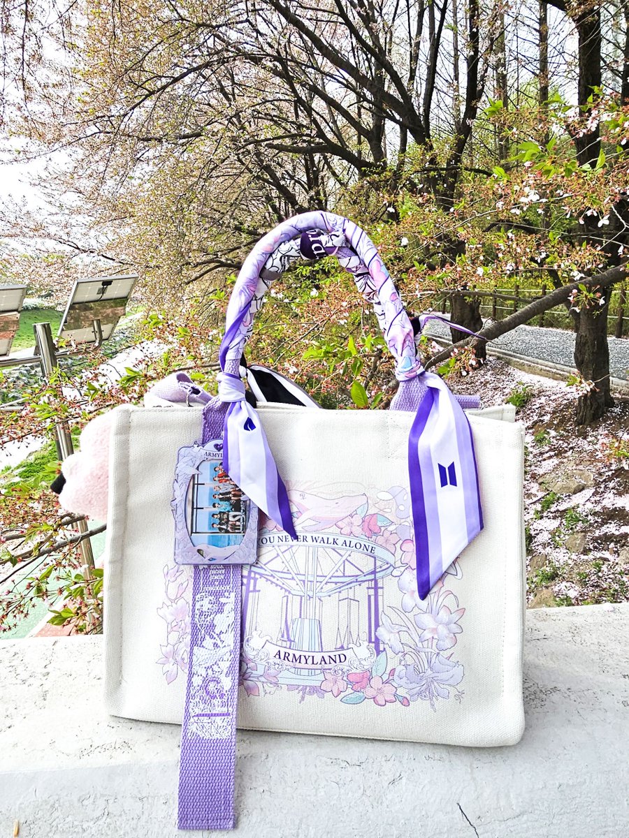 KoJikook's tweet photo. NEW armyland ribbon tote bag will be available on my next shop update
planning price : USD 39
#btscollection #btsjewelry #btslaptopcase #btsstickerbook #btsnotebook #notebook #laptopcase #stickerbook
#btsapparel #btsshop https://t.co/thGjJ8MAJb
