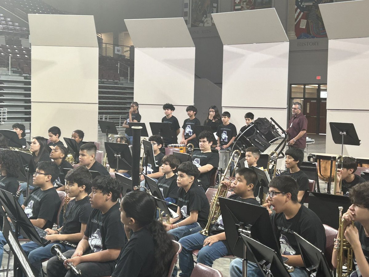 AMScoltband's tweet photo. Great Job at Beginning Band Festival! 1st Division. Oboe, Clarinet, Trumpet Section Awards! Bravo! @AldineMS_AISD @SPeralta_AMS @aldinefinearts #aldineproudcoltstrong https://t.co/3DznWdXBPh