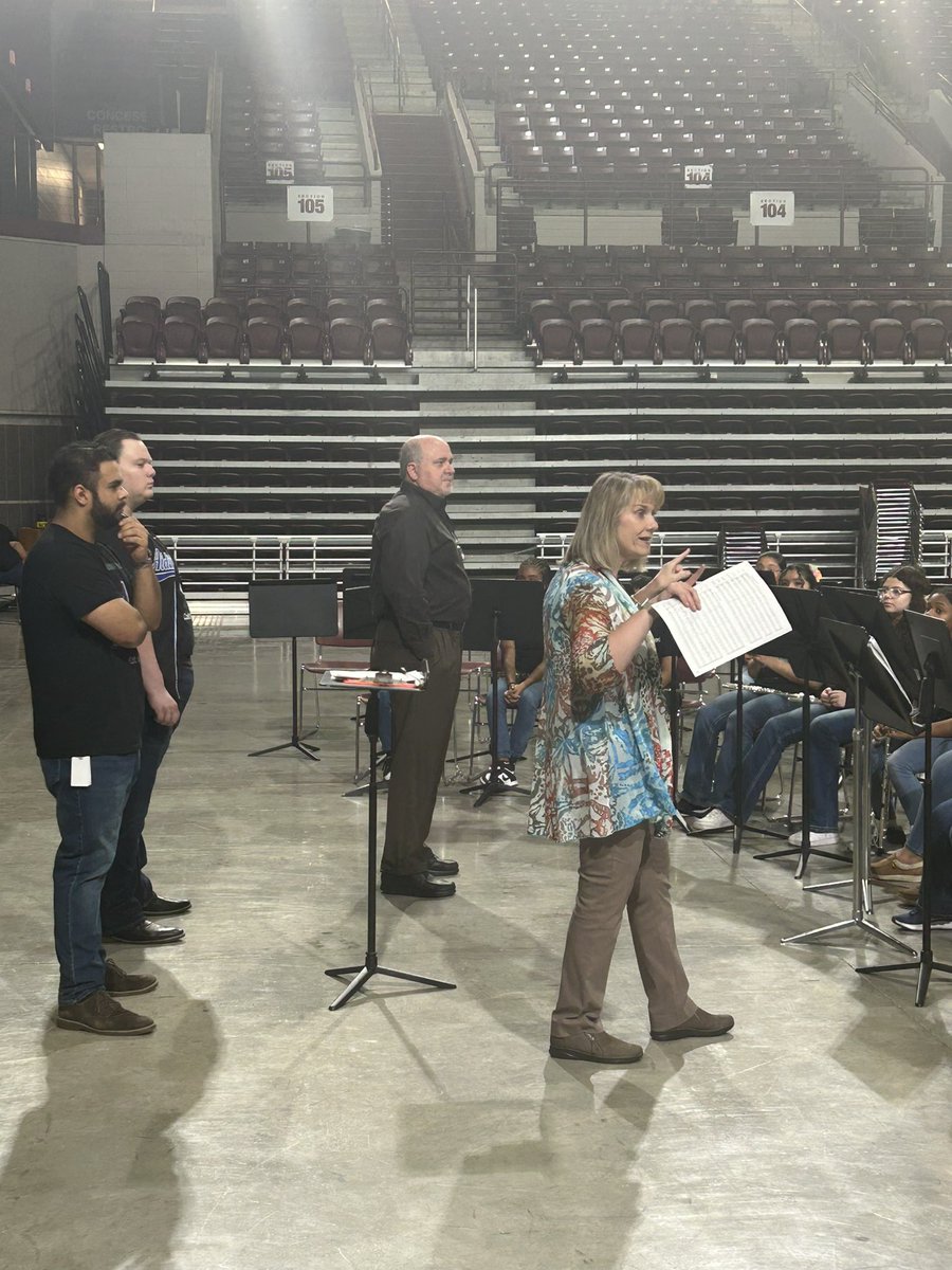 AMScoltband's tweet photo. Great Job at Beginning Band Festival! 1st Division. Oboe, Clarinet, Trumpet Section Awards! Bravo! @AldineMS_AISD @SPeralta_AMS @aldinefinearts #aldineproudcoltstrong https://t.co/3DznWdXBPh