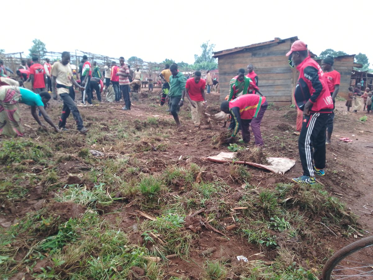EmmanuelMV17225's tweet photo. Muri wamugambi zéro déchet, imbonerakure zazindukiye gusukura igisagara ça bibara zone mutumba commune karusi,@CNDD_FDDGitega ,@CNDD_FDD_KARUSI @,@RemainReverie , https://t.co/c7Ohx5xxNA