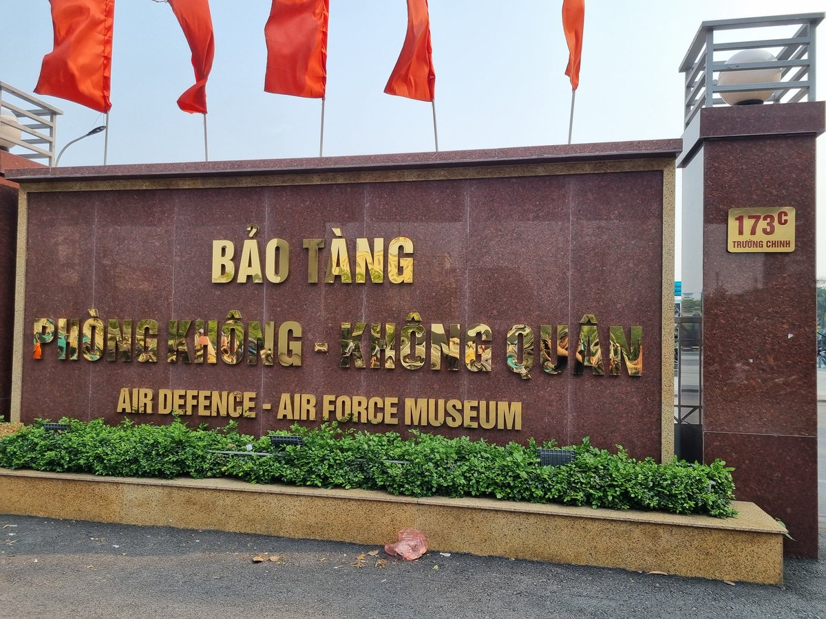 comradecuong's tweet photo. Revisiting Vietnam Air Defence/Air Force museum yet again because my obsession with the Vietnam People's Air Force K-58 cap badge on this Saturday Afternoon April 20 of 2024 today (🇻🇳 time zone) ☺️🇻🇳👌
•
#Hanoi #Vietnam
#Museum
#HanoiArchive
#K58VisorCap
#VisorCap
#Фуражка #制帽 https://t.co/WptAn5W0gn