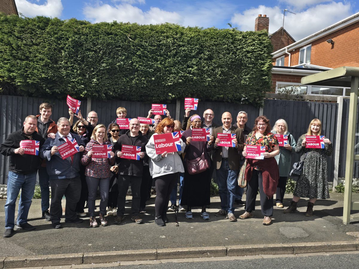 hannah4webheath's tweet photo. Out today in Webheath with my fellow candidates Mark Harvey and Monica Fry and our great fellow candidates and activists for @ReddLab for a mass leafleting session. I am proud and privileged to call these guys friends. 🌹vote for change on the 2nd May #loveRedditch https://t.co/HmlwvmdyM6