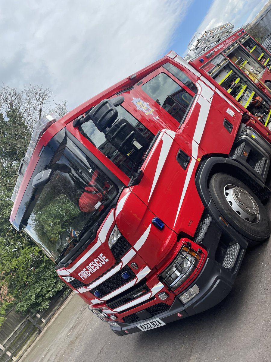 SFRS_MDrayton's tweet image. Today we have had a visit from our colleagues from @PreesFire_SFRS  for a joint Hazardous Materials training session 🛢️☠️🧤 Numerous areas covered including #IOR #HazardIdentification #DECON #ProtectingTheEnvironment 🌳🐠 Training to ensure #OperationalExcellence 🚒🧑🏻‍🚒👨🏽‍🚒✅
