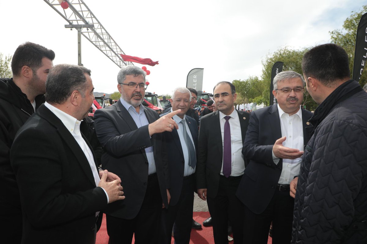 avaliozkaya's tweet photo. Afyonkarahisar Tarım Fuarında standları ziyaret ettik.

Milletvekillerimiz İbrahim Yurdunuseven, Hasan Arslan, İl Başkanımız Hüseyin Menteş ve teşkilatımız ile fuar alanında hemşehrilerimiz ile buluştuk. https://t.co/n6p25Do40E