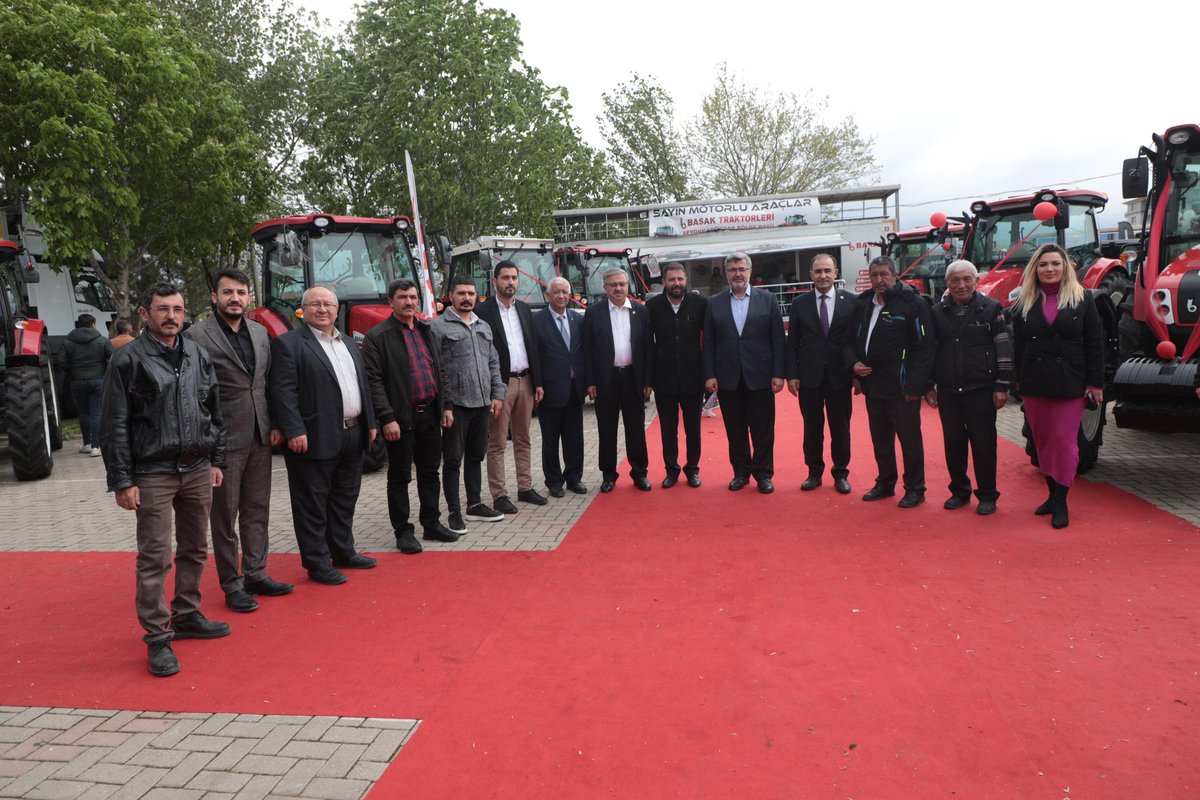 avaliozkaya's tweet photo. Afyonkarahisar Tarım Fuarında standları ziyaret ettik.

Milletvekillerimiz İbrahim Yurdunuseven, Hasan Arslan, İl Başkanımız Hüseyin Menteş ve teşkilatımız ile fuar alanında hemşehrilerimiz ile buluştuk. https://t.co/n6p25Do40E