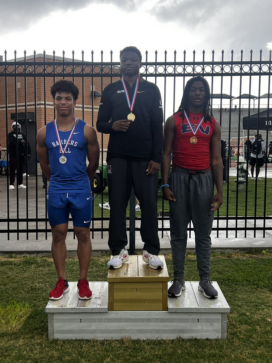 Congratulations to sophomore @KJonesJr1 taking 🥇 in the long jump with a jump of 23’2” and punching his 🎟️ to the UIL - 5A State Championships. #HorsePower