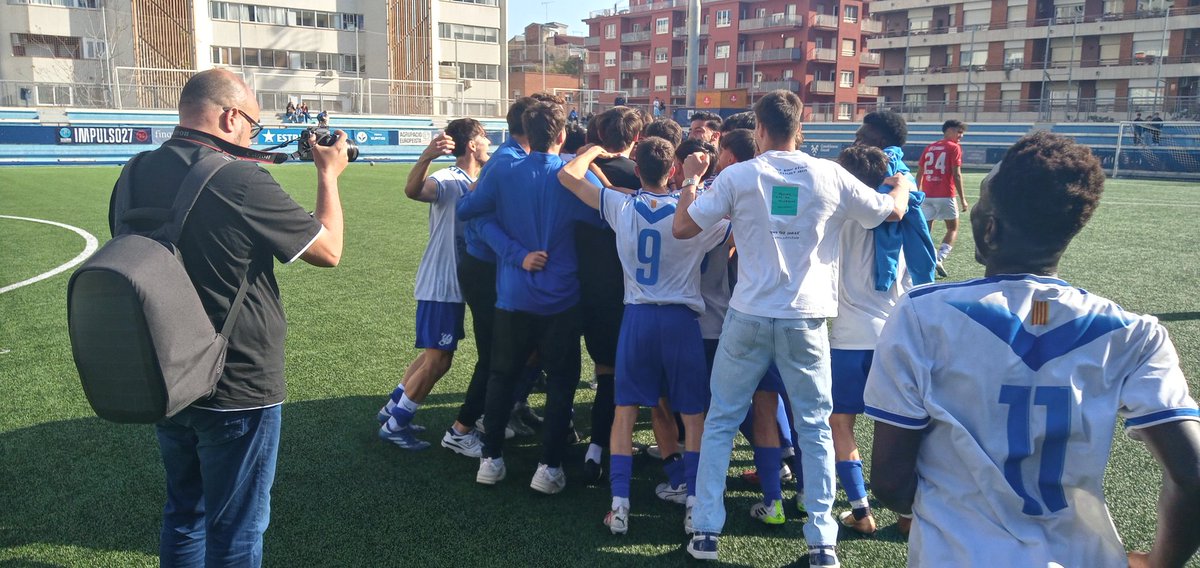 C.E Europa B 4-1 U.E Figueres. Celebración en el Nou Sardenya por el ascenso matemático del filial escapulado a 3a RFEF