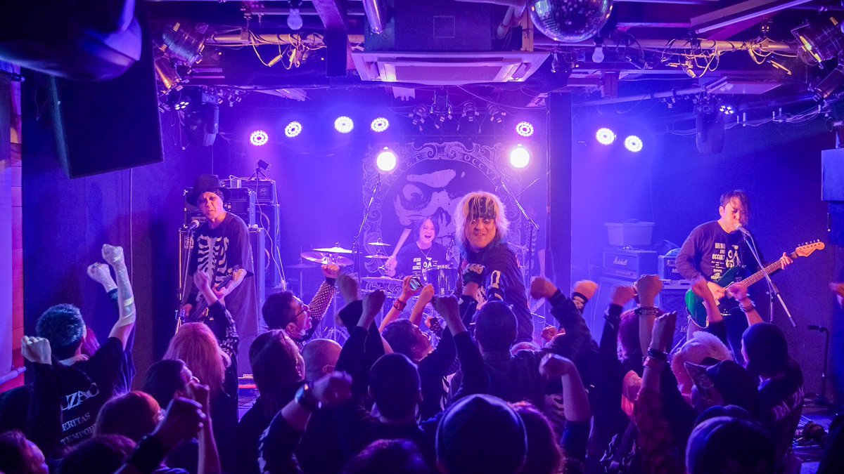 BooBoo696's tweet photo. BALZAC
2024.04.20. 『RICE AGE VAMPIRE IN FKCYM』@福知山Sound RATT
がっつり満員御礼🈵 がっつり20曲🉐
ビールがススムLIVEでございました🍺
#BALZAC #MCR #SoundRATT
#Boo696pix #FujifilmXT3 https://t.co/sLX5u9vEQC