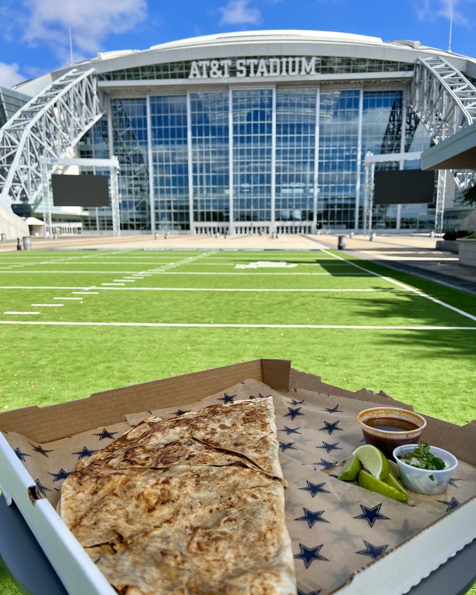 Don't miss the crowd favorite Birria Quesadilla at Tacos & Tunes presented by @millerlite! 🗓️: May 4 ⏰: 3-7 pm CT 🏟️: Miller Lite®House at #ATTStadium 🎟️: FREE Admission and Parking