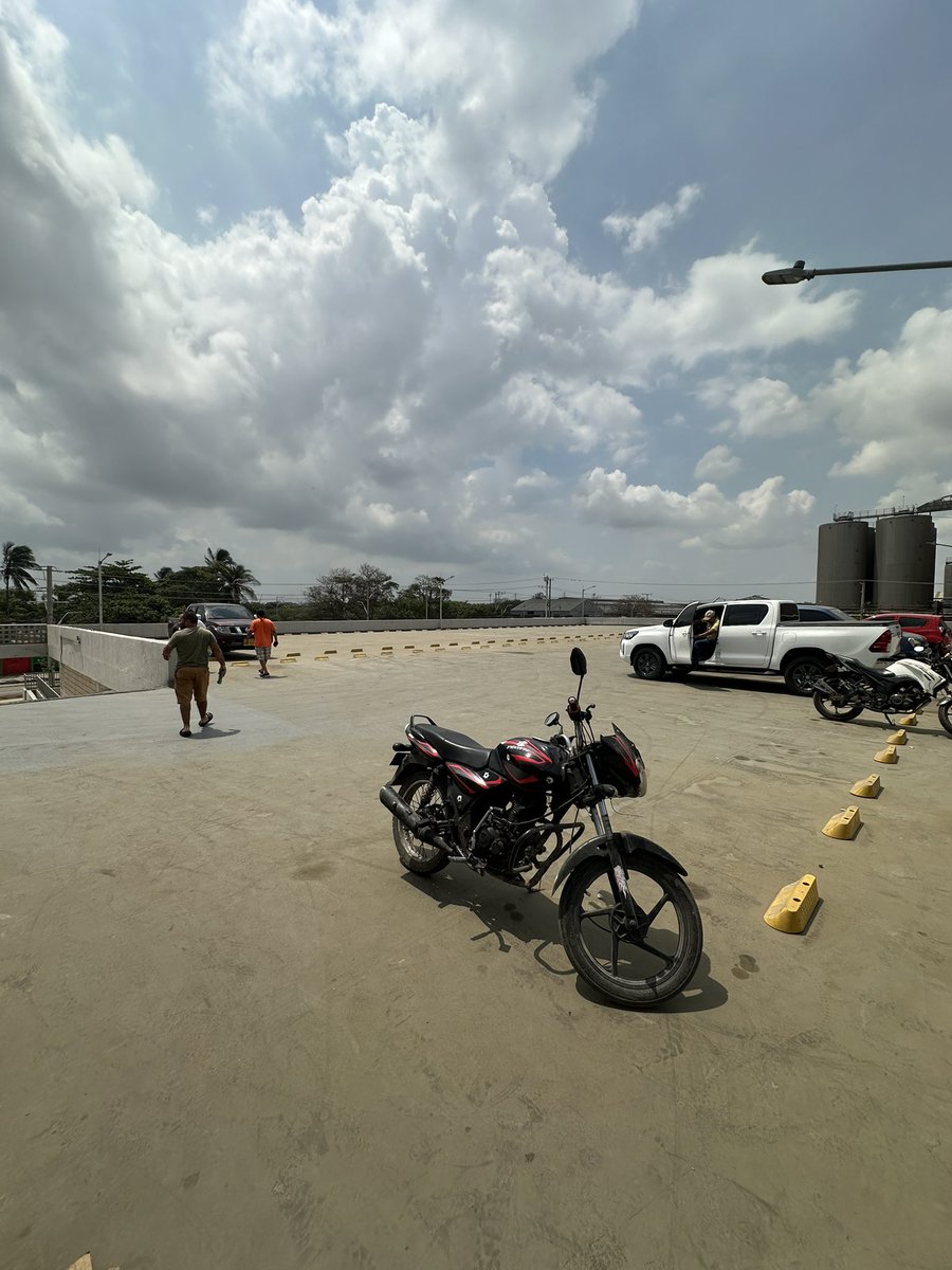 Tuve la oportunidad de ir hoy al gran bazar en el mercado de Barranquilla. 

¡Qué espectáculo! 

Aquí se mezcla infraestructura, saneamiento ambiental, impacto económico y un componente social ENORME!