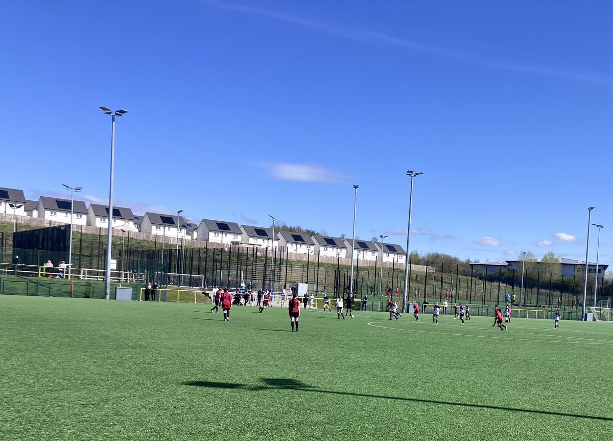Our u14s girls making history again today with them being the 1st all girls side from easterhouse to play in a home compedative league game at @ComplexStepford A narrow 2-3 defeat by @DunblaneSoccer girls. Both sides played great & we can’t wait to seeing our girls play again.