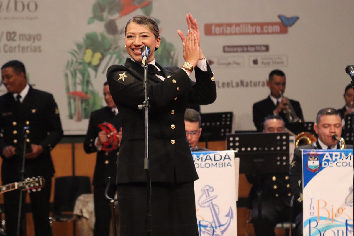 #AEstaHora | Así hacemos presencia el la @FILBogota con nuestra BigBand. La Feria Internacional del Libro, se viste de azul 💙🫡