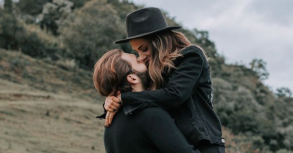 La delgada línea entre el enamoramiento y el amor ❤️ catholic-link.com/enamorado-amor/