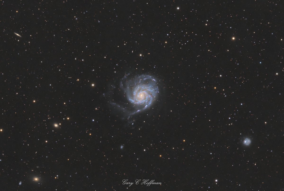 #M101 The Pinwheel Galaxy

M101 is 170,000 light years in diameter, and 21 million light years away. It contains ~1 trillion stars! 🤯

This is 6.5hrs of data with the ZWO ASI2600MC Pro using the Optolong L-Pro filter

#Astronomy #Astrophotography #Space #Galaxy #Stars #Telescope