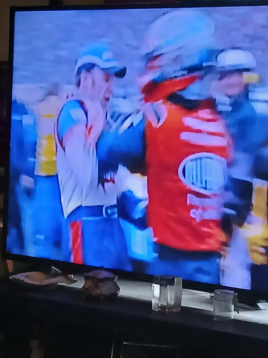 @KevinHarvick this wz the day I quit being a Jeff Gordon fan...so long ago..went to @KyleBusch . Yall were the #youngguns 
Tht wz soo  long ago. Now @KyleBusch is coaching @brextonbusch up n2 the sport as u r. Now we all hv become the #retiredguns..🤣🤣🤣🤣