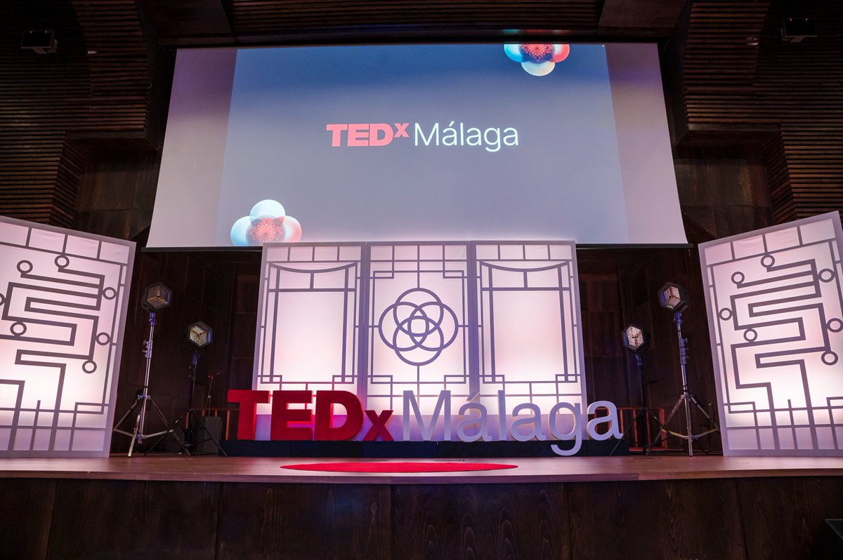 TEDxMalaga_'s tweet photo. Nos encanta este escenario creado por @rojomandarina 🥰 Gracias, gracias, gracias por este diseño taaaan chulo 🤩 Se adapta muy bien a la esencia del #IKIGAI

¿Vosotros qué pensáis?

#TEDxMálaga24 #escenario #inspiración #ideas #charlasTEDx #Málaga https://t.co/XiT3fPmCKq