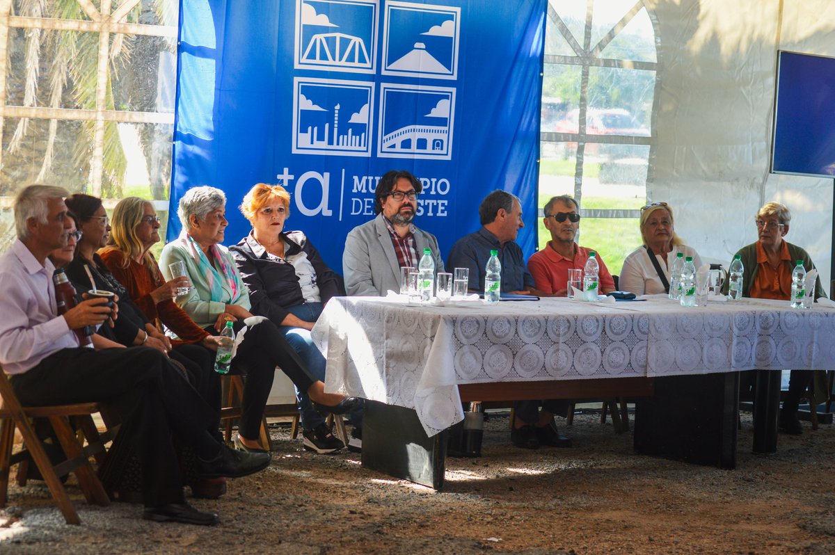 PatriciaSoria_'s tweet photo. Los Cabildos son una gran herramienta de participación ciudadana, de transparencia, de vínculo con la comunidad. Estamos en el Cabildo del @municipioa y que alegría es ver a su gente, entre tanto individualismo que campea, organizada para mejorar y moldear su realidad👏 https://t.co/B3xAxLEE9N