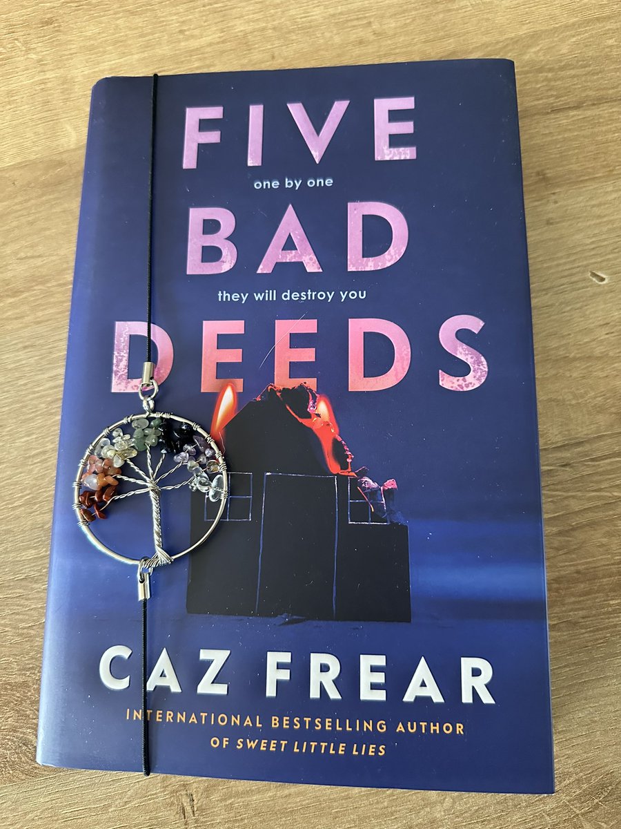 Saturday reading 

#FiveBadDeeds @CazziF @simonschusterUK 😊