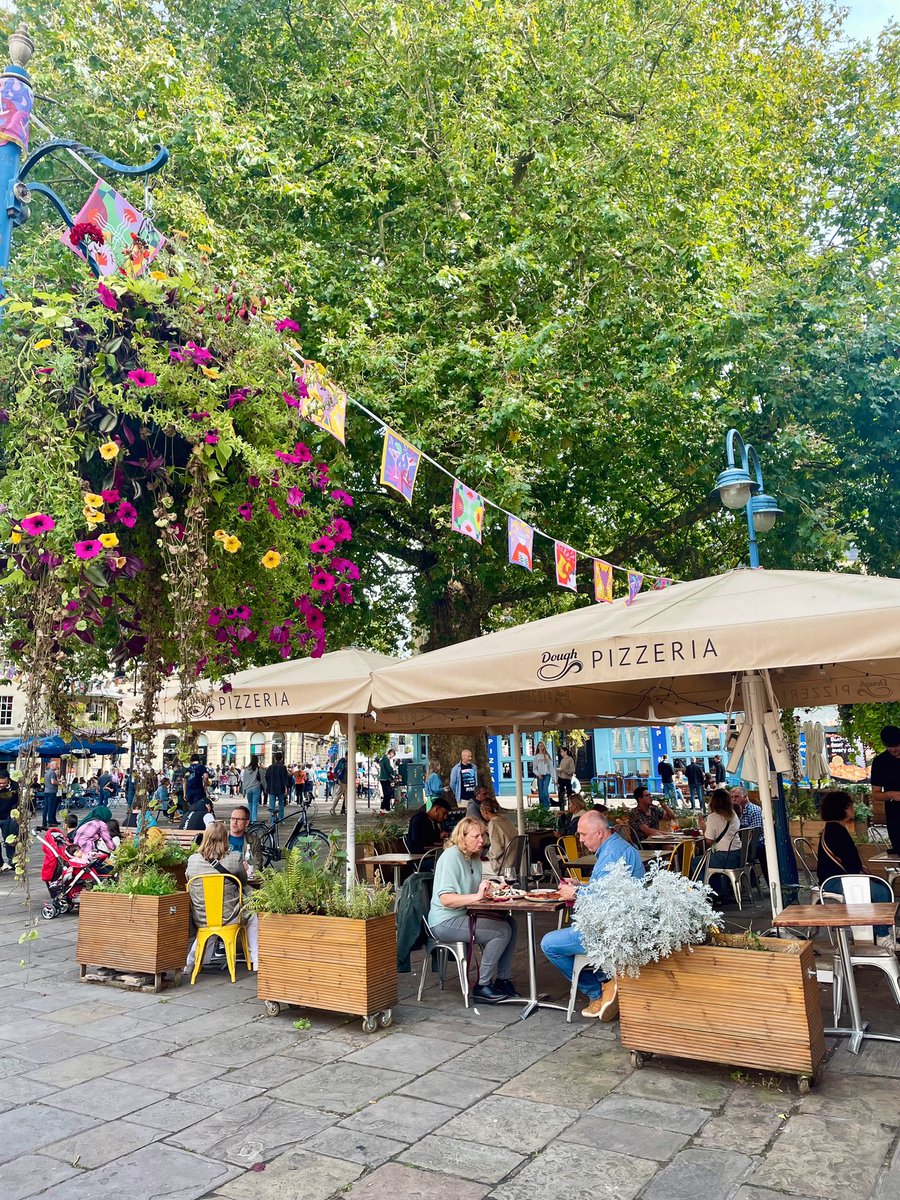 So good to see the sun! ☀️ Has us excited for all the alfresco pizza and rosé days to come 🍕🥂 #kingsmeadsquare #visitbath #doughpizzeria