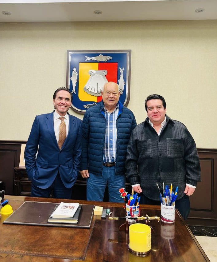 charliedelvalle's tweet image. Excelente reunión con Víctor Manuel Castro Cosío Gobernador de Baja California Sur, al cual agradezco todo su apoyo y todas sus atenciones con los nuevos proyectos, y por siempre pensar en el turismo para beneficio de la economía y de sus ciudadanos #Interjet ✈️🫡✌🏻🇲🇽