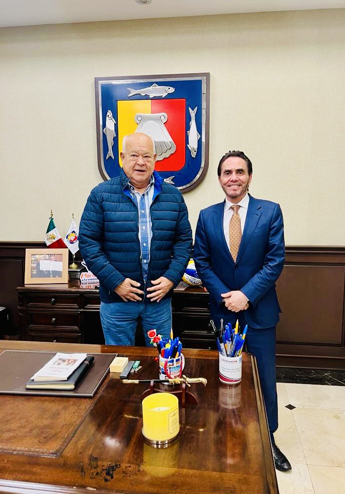 charliedelvalle's tweet image. Excelente reunión con Víctor Manuel Castro Cosío Gobernador de Baja California Sur, al cual agradezco todo su apoyo y todas sus atenciones con los nuevos proyectos, y por siempre pensar en el turismo para beneficio de la economía y de sus ciudadanos #Interjet ✈️🫡✌🏻🇲🇽