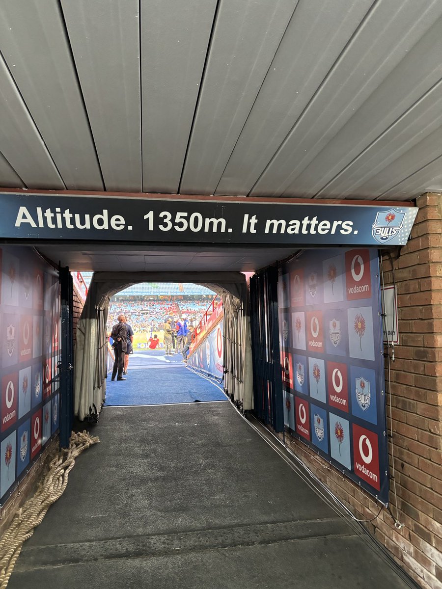 Donal Lenihan (@lenihandonal) on Twitter photo Superb opening half of controlled rugby from <a href="/Munsterrugby/">Munster Rugby</a> Crucial to ignore this sign in the tunnel as they retake the field for 2nd half. Superb opening half of controlled rugby from <a href="/Munsterrugby/">Munster Rugby</a> Crucial to ignore this sign in the tunnel as they retake the field for 2nd half.