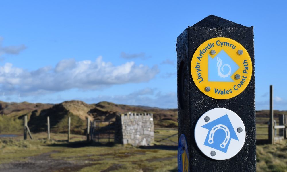 #Walking the @WalesCoastPath - Rest Bay to Kenfig Nature Reserve, 🚶 Distance: 3 miles This beautiful walk takes in shipwrecks, dunes packed with wildlife and golden sand. buff.ly/3U4GUKb
