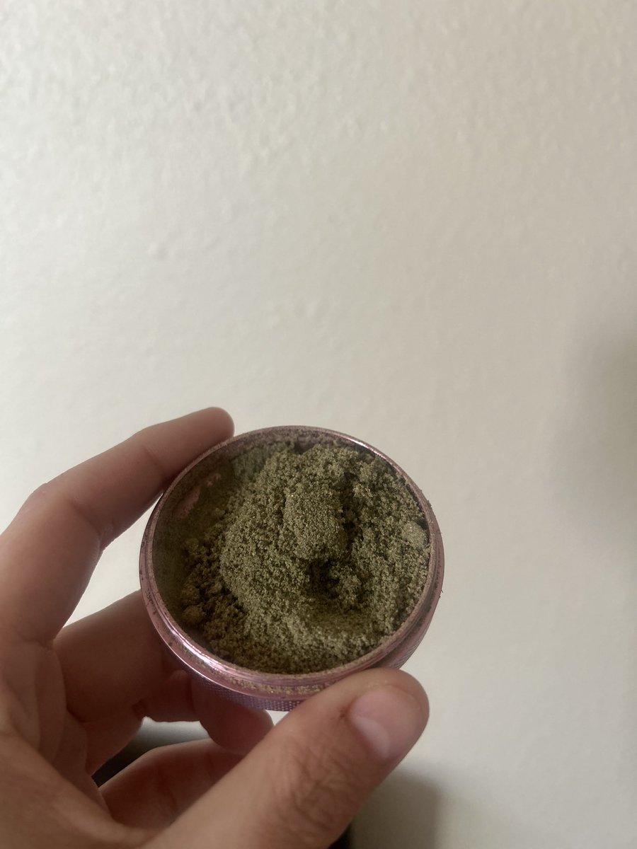 PeaceRoseShephe's tweet photo. Smoking keif for breakfast lunch and dinner today https://t.co/UIP6hTwAYN