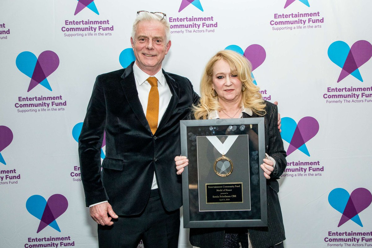 Congrats to Sonia Friedman, one of the Fund's 2024 annual gala honorees! To help celebrate, Sonia's sister, @MariaFriedman1, performed “Broadway Baby,” and director Stephen Daldry presented her with the Medal of Honor. Photo credit: Tricia Baron and Rebecca J. Michelson