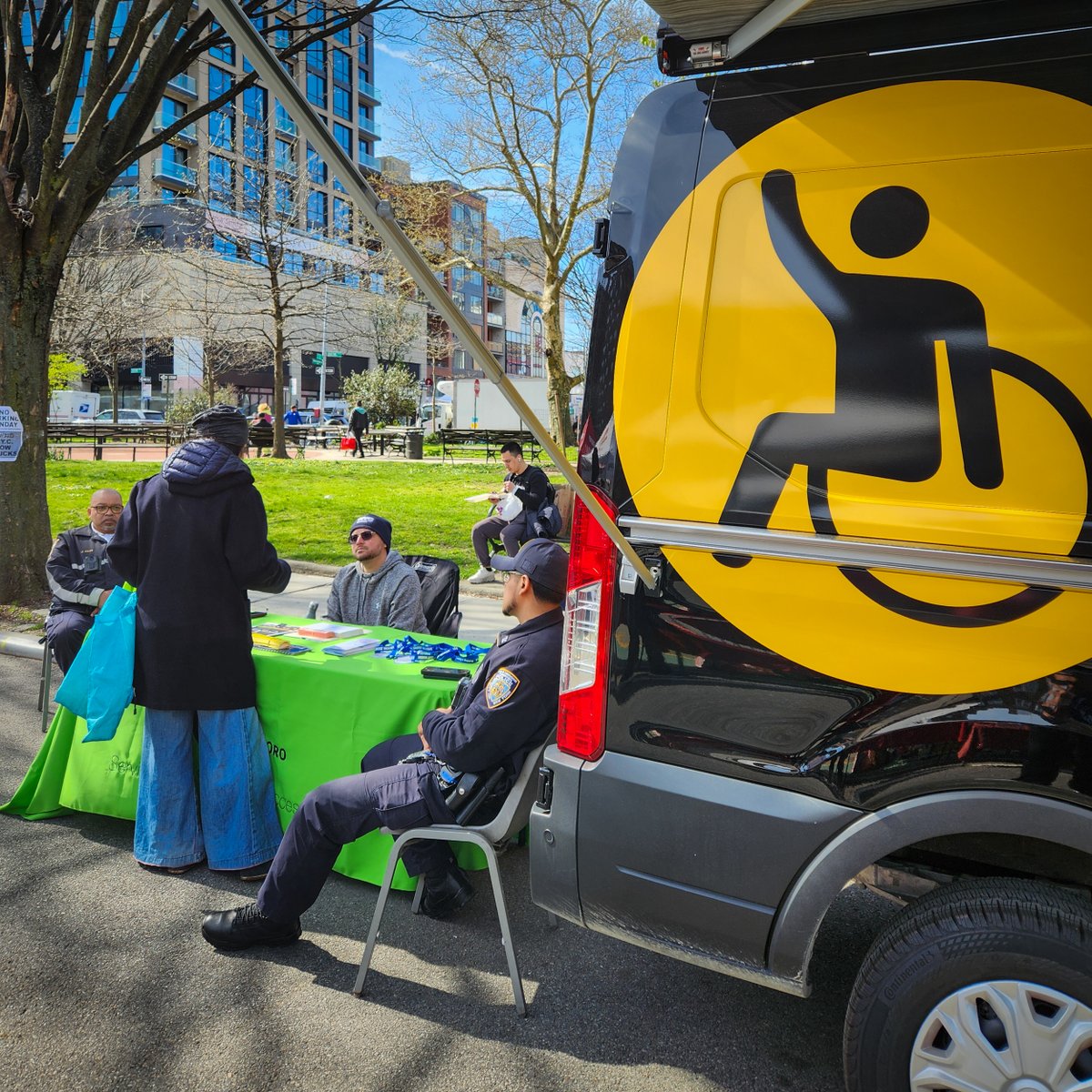 ☀️ It's Street Fair Season! Our Office of Community Affairs was at the Queens Blvd Forest Hills Street Fair last weekend to share information with New Yorkers and answer questions.