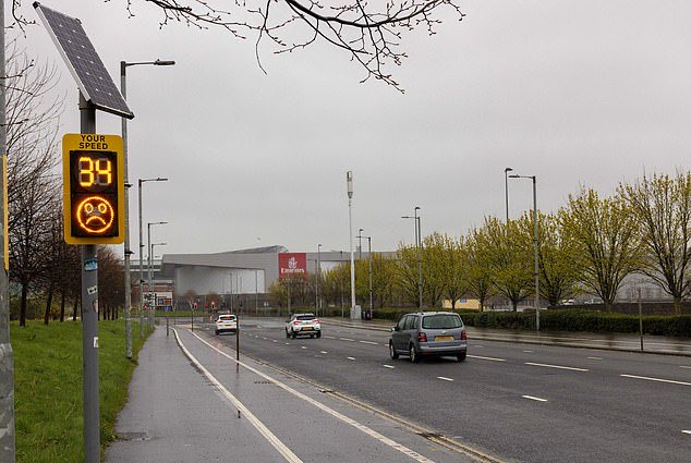 Radar speed signs are being rendered useless in Scotland due to budgetary constraints & a lack of. . . Sun ! A FOI request reveals : In East Renfrewshire ; 65% don’t work North Ayrshire ; 75% are bust Glasgow City estimate 50% but can’t confirm There is no inspection or