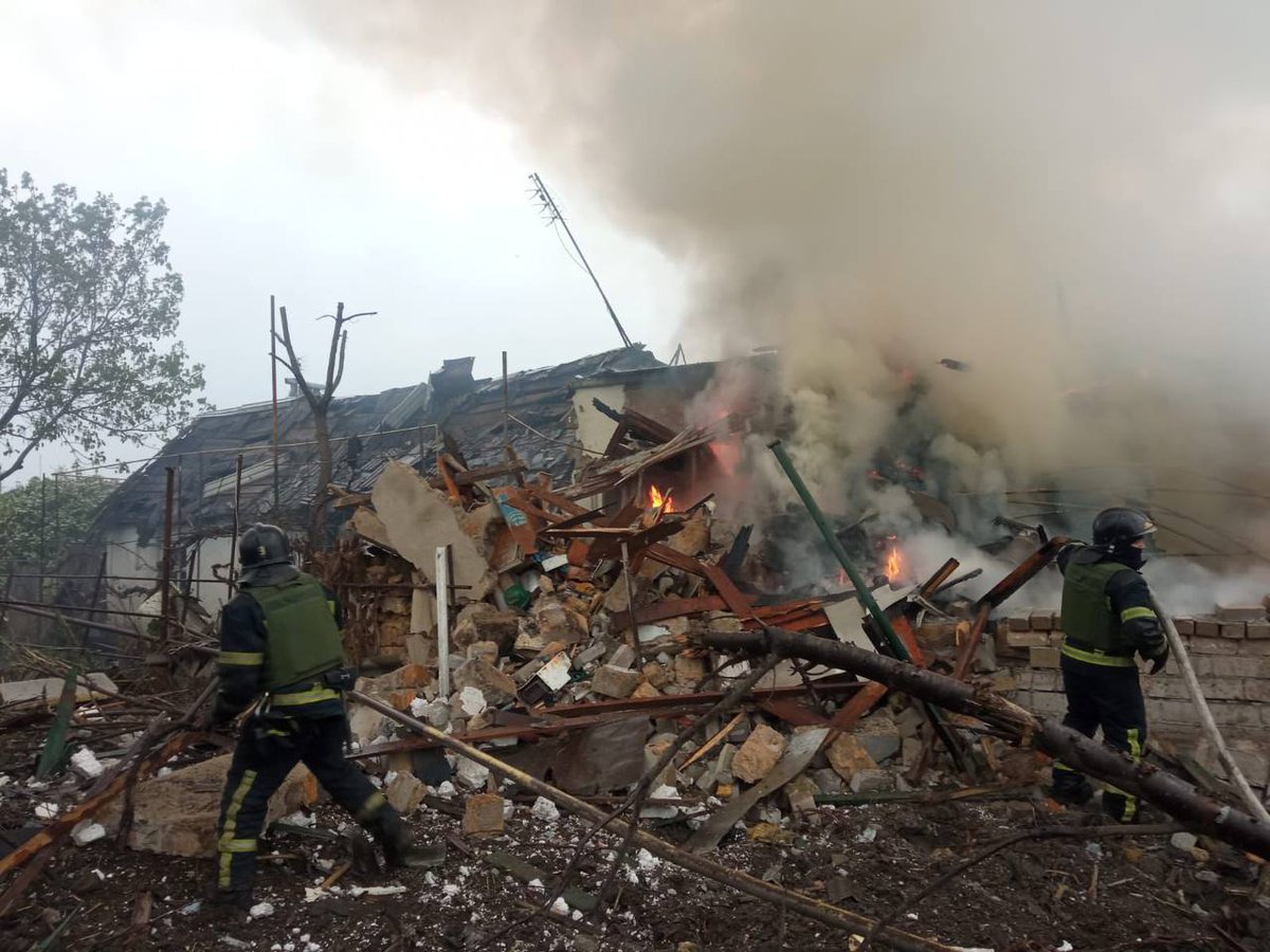 ❗️ Russian troops shelled Odesa, targeting a residential area, the Head of Regional Administration reports. The strike destroyed residential houses, one of which was occupied by a woman and a child. They were rescued. Three people, including a three-year-old boy, were injured.