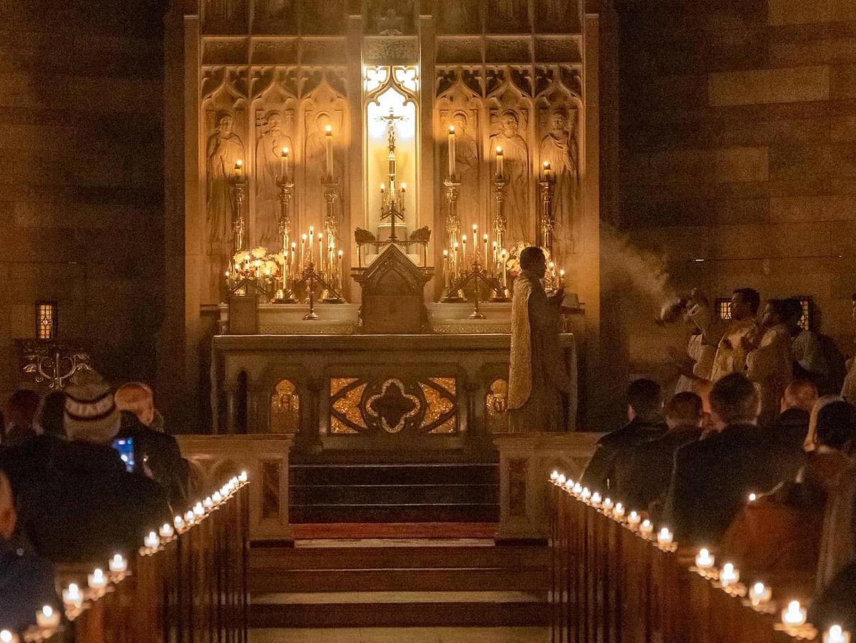 @Sola_Requiem Attending an FSSP parish over the past year has resulted in a huge level up in my spiritual life.  It’s beautiful, has great orthodox sermons, and everyone else in attendance takes the faith seriously (that’s a big one).  Pics are from a 6AM Rorate mass this past December