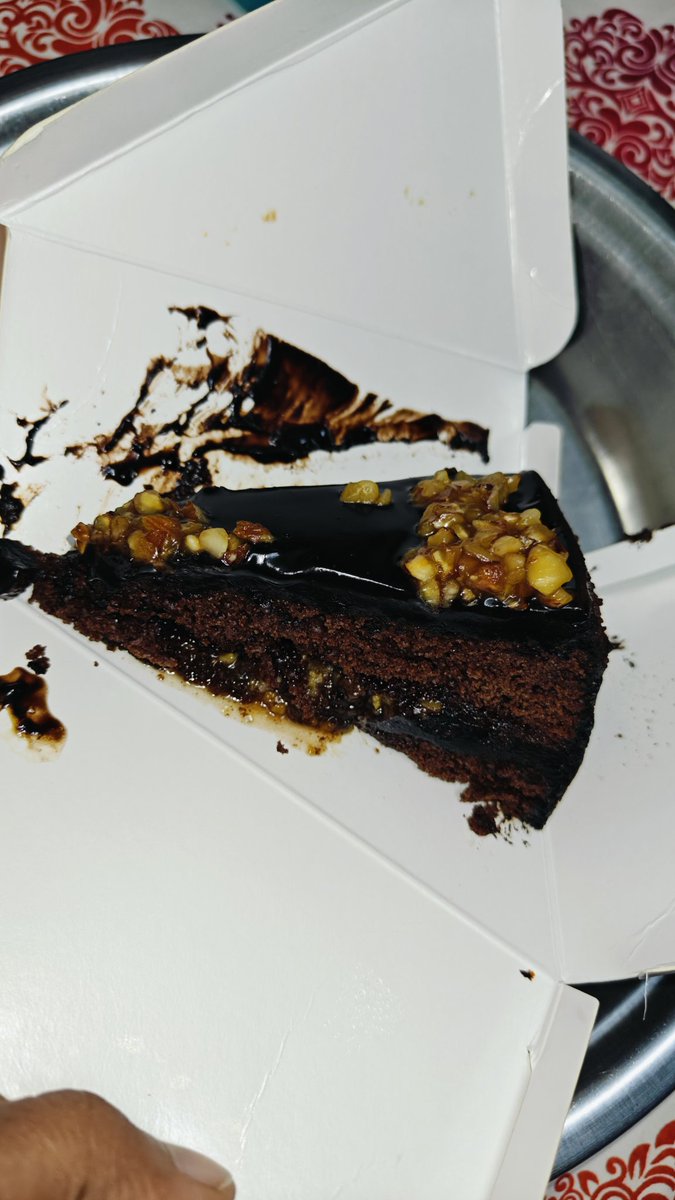 LunarSpark_'s tweet photo. @zomato @deepigoyal @zomato @SweetTruthIndia will never order from you guys again... This was such waste of money.... https://t.co/d9vfPhtQJL