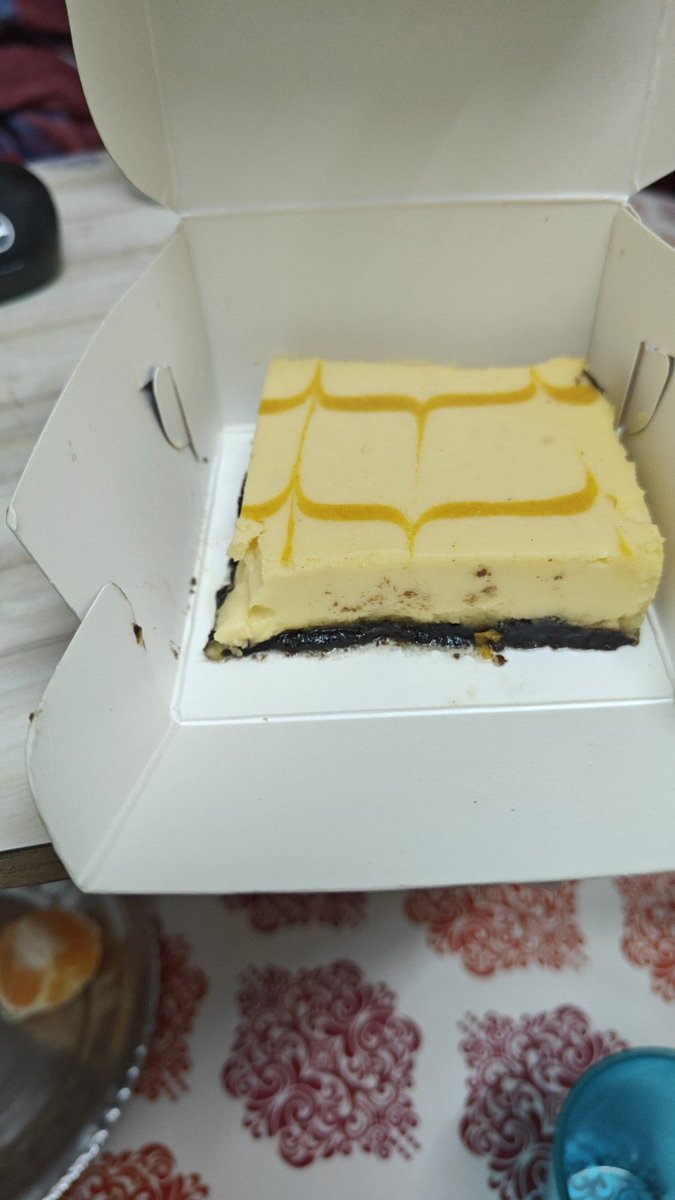 LunarSpark_'s tweet photo. @zomato @deepigoyal @zomato @SweetTruthIndia will never order from you guys again... This was such waste of money.... https://t.co/d9vfPhtQJL