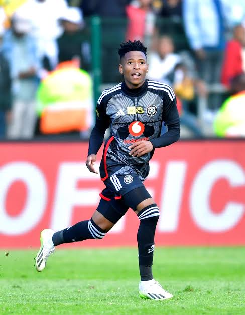 Relebohile Mofokeng is sending people to hell😂😂, disrespecting elders... I love his confidence ❤🤝🏻🐐💐👏 #OnceAlways #OrlandoPirates #PIRAMA