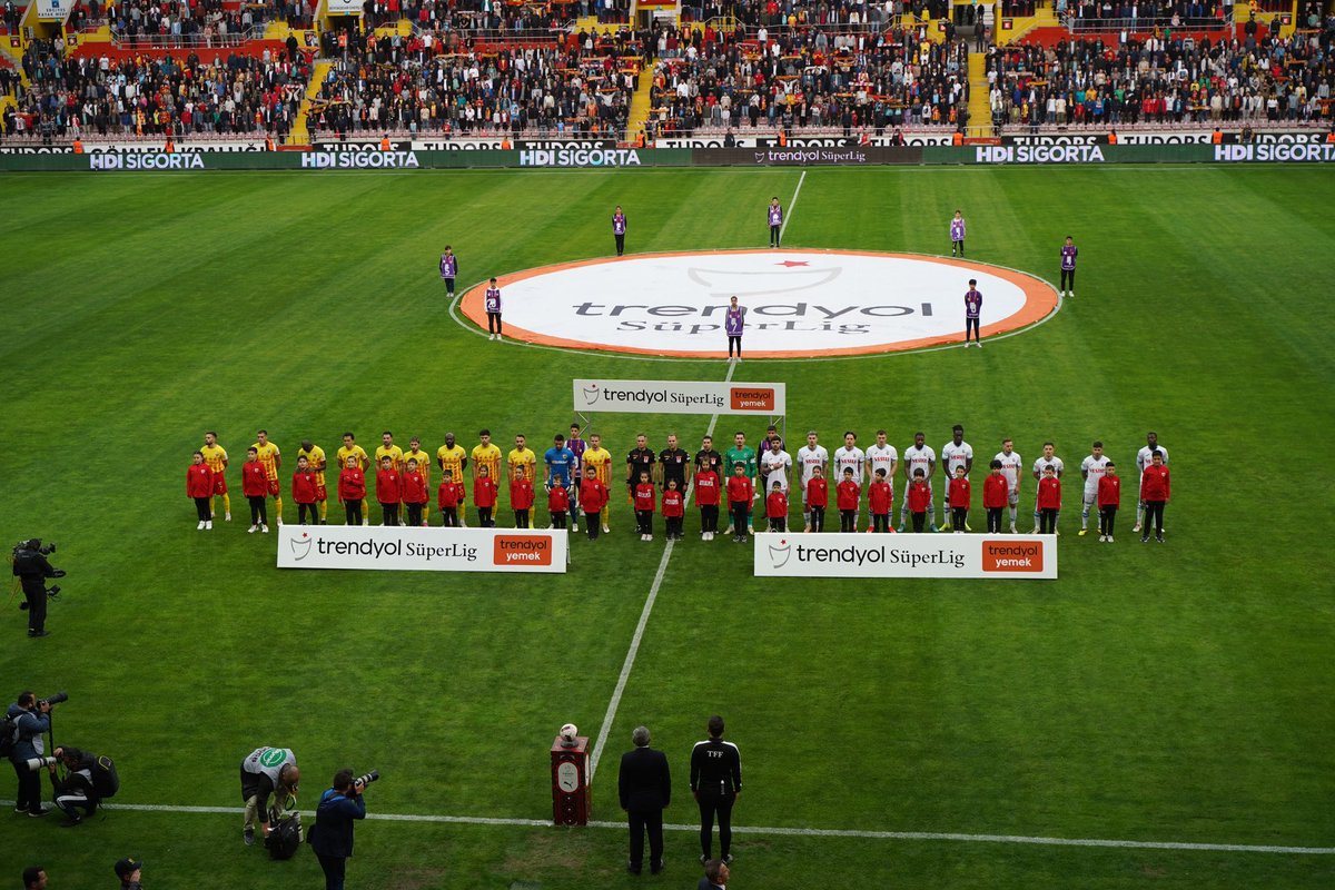 Şehrimizin gururu Kayserisporumuza evimizde Trabzonspor’a karşı oynadığı mücadelede destek olmak için stadyumdaki yerimizi aldık. Başarılar Kayserispor 💛❤️