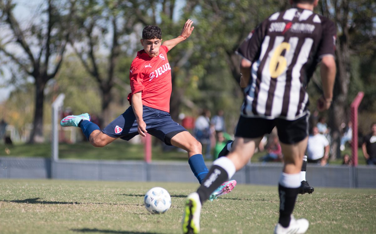 Segundo turno ante Riestra con dos victorias 5ta ✅️ 2-0 (Ballesteros y Valdez) 8va ✅️ 4-0 (Machuca x2, Guerrero y Gómez Roldán) #Juveniles #TodoRojo 🔴